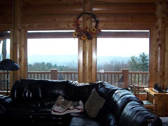 3rd image of 218 Bee Cove Ln