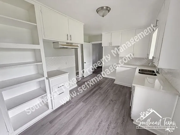 2325 Butler Dr — Photo 3