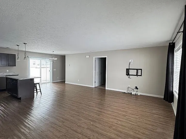 5085 Liberty Dr — Photo 25