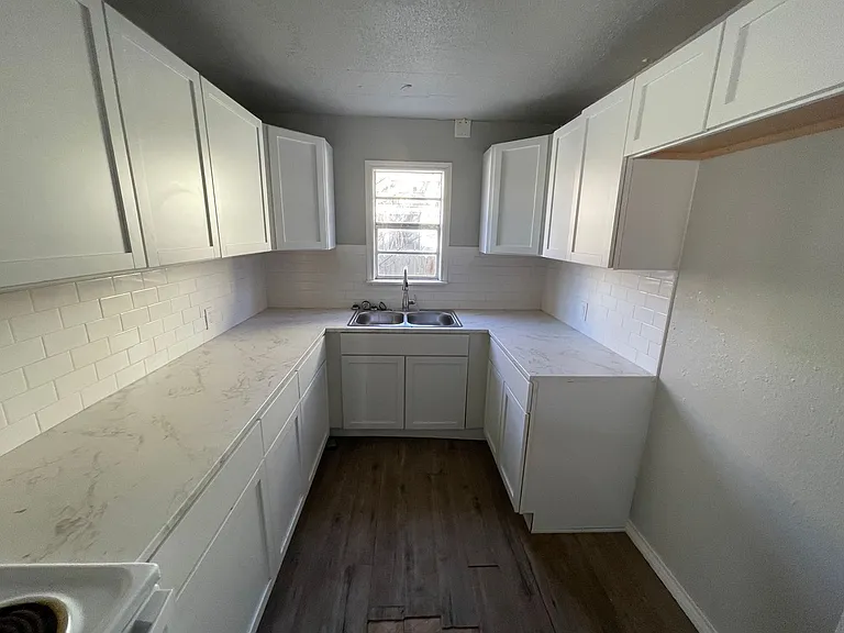1442 Kirkwood St — Photo 6
