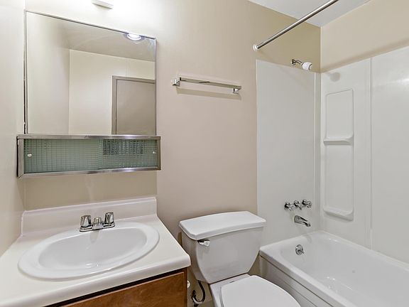 4th image of 5625 15th Ave NE APT 306