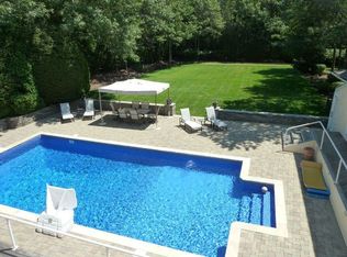 11 Deerfield Way, Quogue, NY 11959