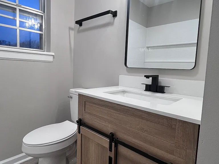 Fisher St Apartments — Photo 31