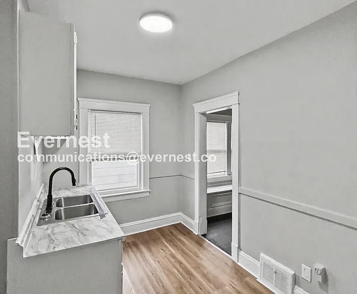 2932 E 118th St #2 — Photo 4