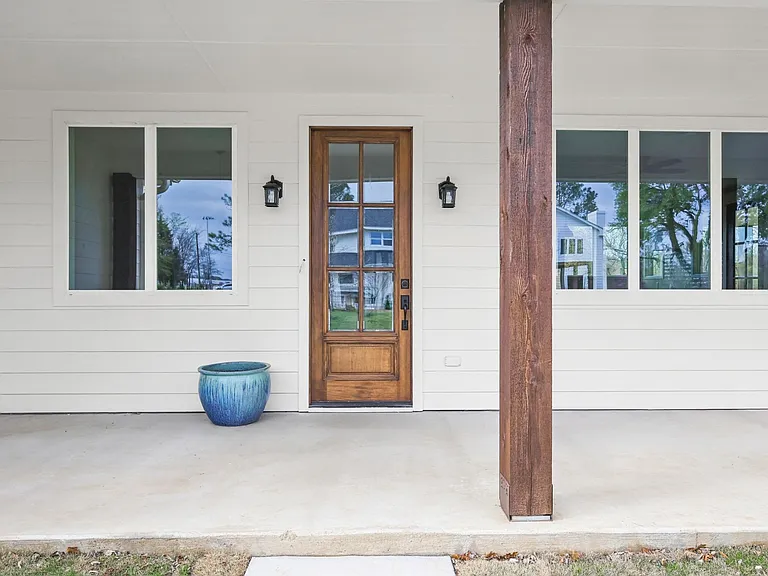 134 Crawford Rd — Photo 3