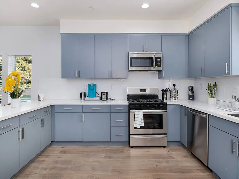 3 Bed Modern Townhome + 2-Car Private Garage — Photo 60