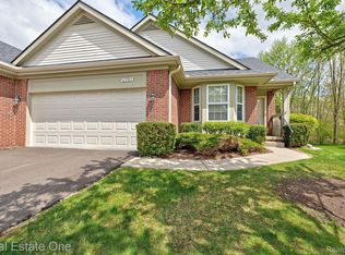 6501 Club Ct E #8, Grand Blanc, MI 48439