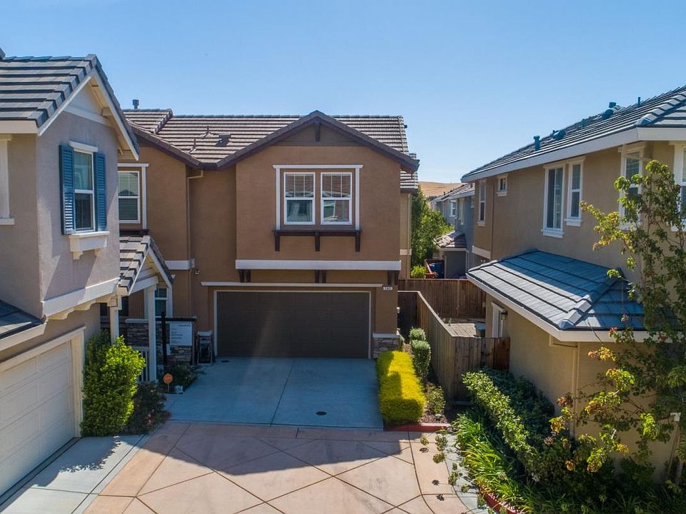 1st image of 141 Kapalua Bay Cir