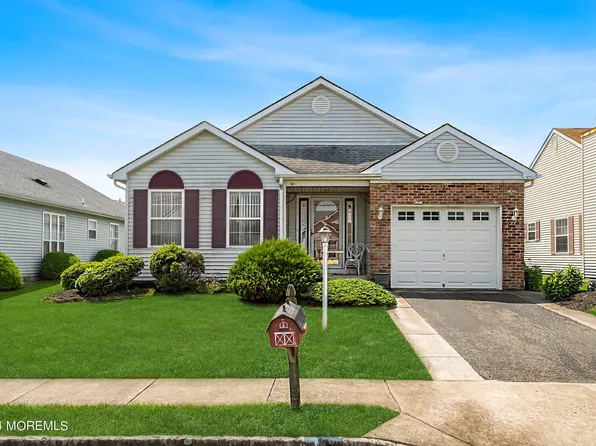 8 Cardigan Drive, Toms River, NJ 08757