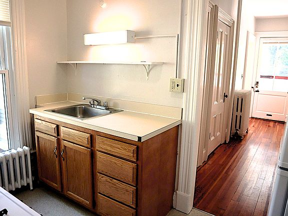 3rd image of 61 College St APT 1