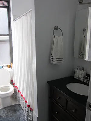 Rented by Realty 2000 Corp | media 35