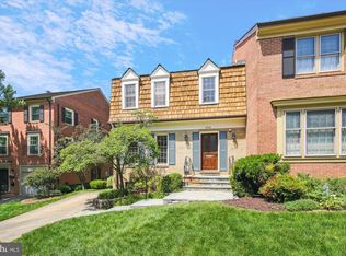 2318 S Rolfe St, Arlington, VA 22202