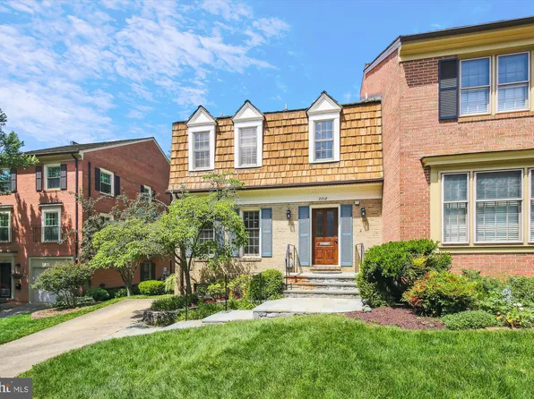 2318 S Rolfe St, Arlington, VA 22202