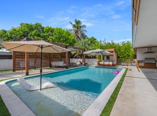40 NE 163rd St, Miami, FL 33162