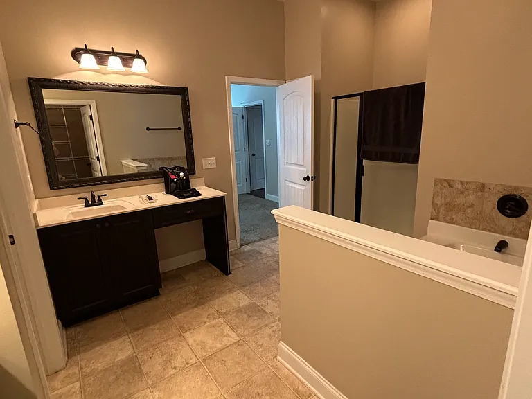 1201 Derby Ln — Photo 10