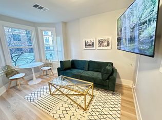 67 W Chestnut St APT 2, Chicago, IL 60610