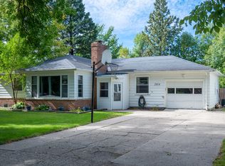 2014 Chestnut St, Grand Forks, ND 58201