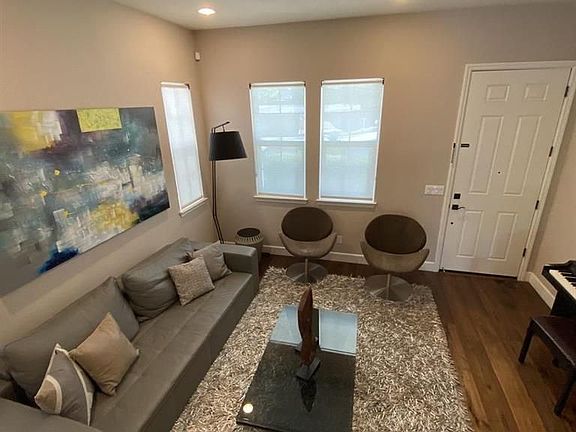 2nd image of 1837 Worthington Cir