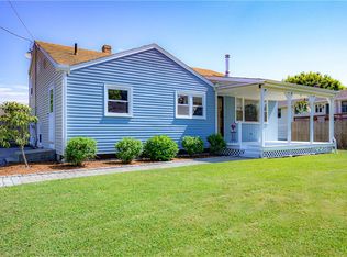 17 Namquid Dr, Middletown, RI 02842