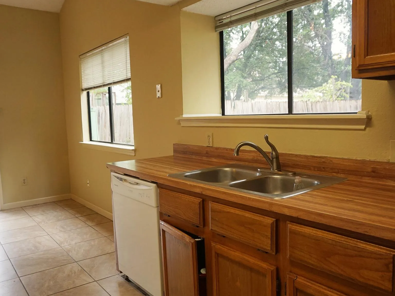 12805 Staton Dr — Photo 2