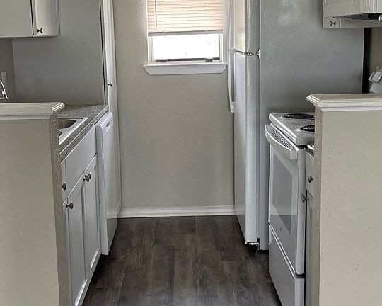 2nd image of 146 W Lake Dr #406