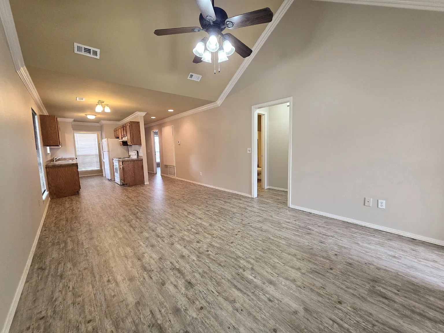 2 bed, 2.0 bath, 1040 sqft, $1,150 — Photo 2
