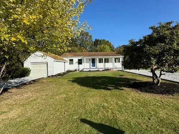 5425 Lesh St, Louisville, OH 44641