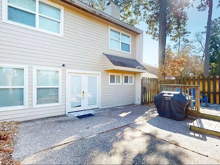 3935 Knollcrest Dr — Photo 5