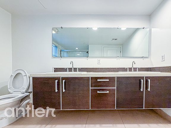 3rd image of 834 N Edinburgh Ave #V111