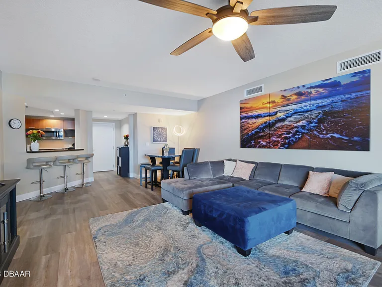 241 Riverside Dr #208 — Photo 9