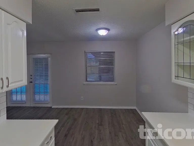 810 E Heath St — Photo 3