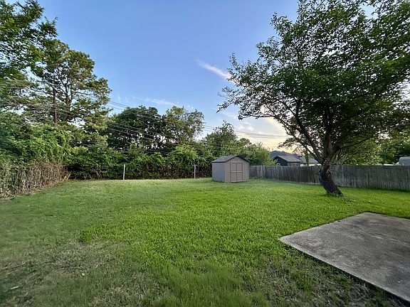 4th image of 1408 Kiowa Dr