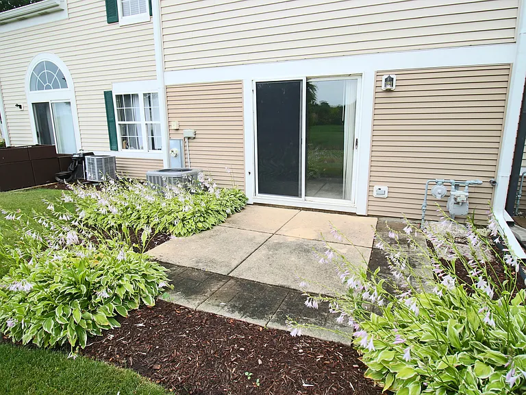 2538 Oak Tree Ln — Photo 19