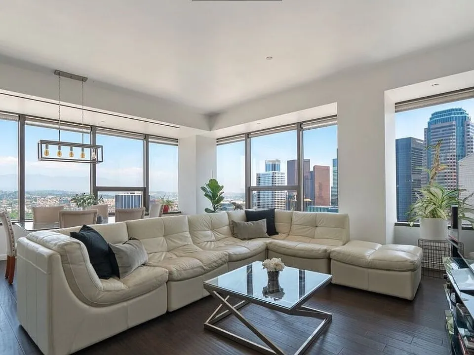 1100 Wilshire Blvd #2806