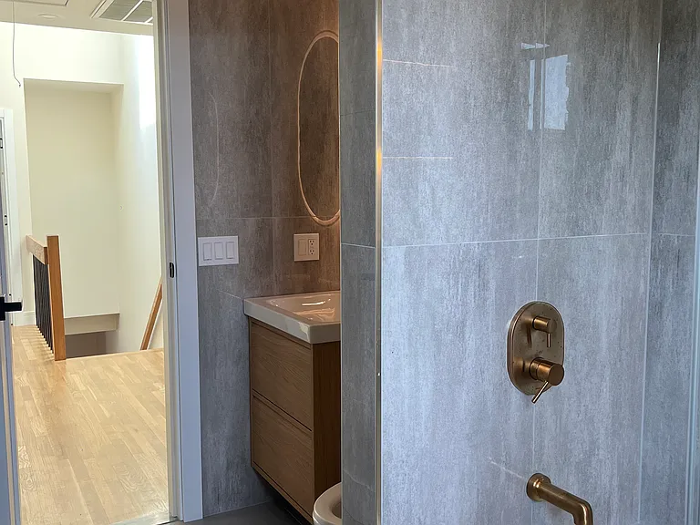 289 Knox Ave #1 — Photo 16