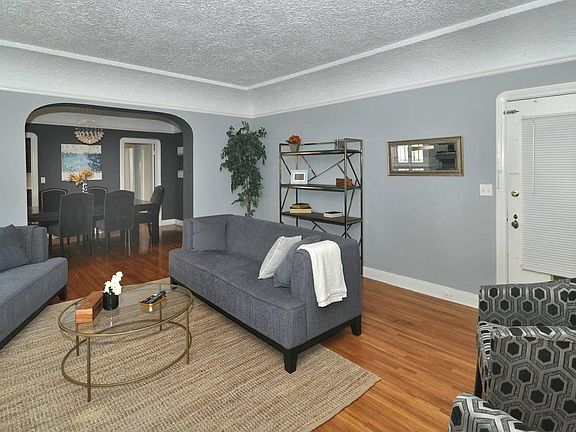 4th image of 341 N Genesee Ave