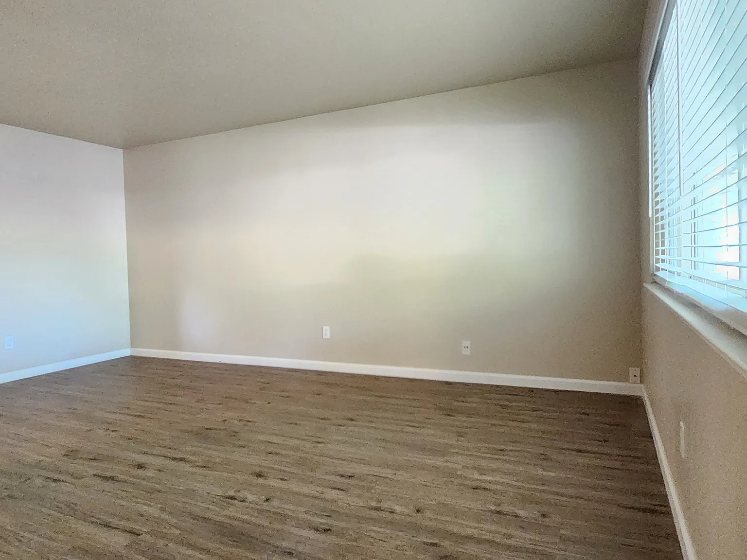 3 bed, 1032 sqft, $2,450 — Photo 2