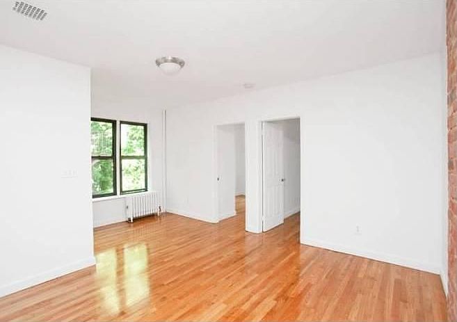 2nd image of 43 E 20th St