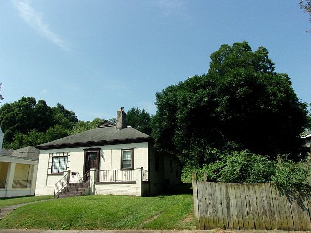1st image of 306 Westhampton Ave