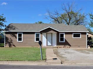 1004 N Live Oak St, Breckenridge, TX 76424