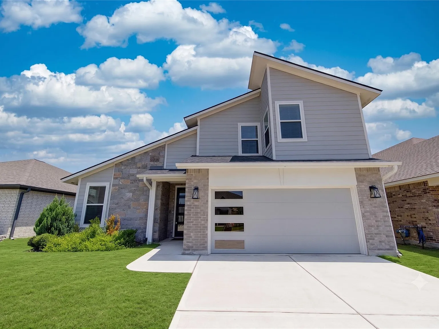 4 bed, 3.0 bath, 2319 sqft, $2,650 — Photo 1