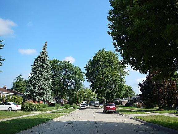 4th image of 23925 McMillan Ave