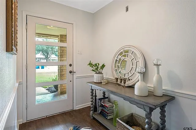 3 bed, 2474 sqft, $1,975 — Photo 4