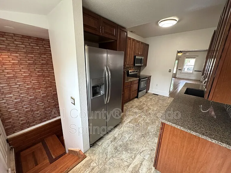 219 E Jefferson St — Photo 14