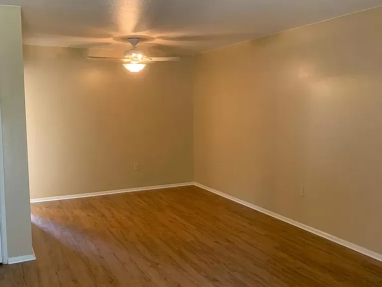10620 W Coggins Dr — Photo 3