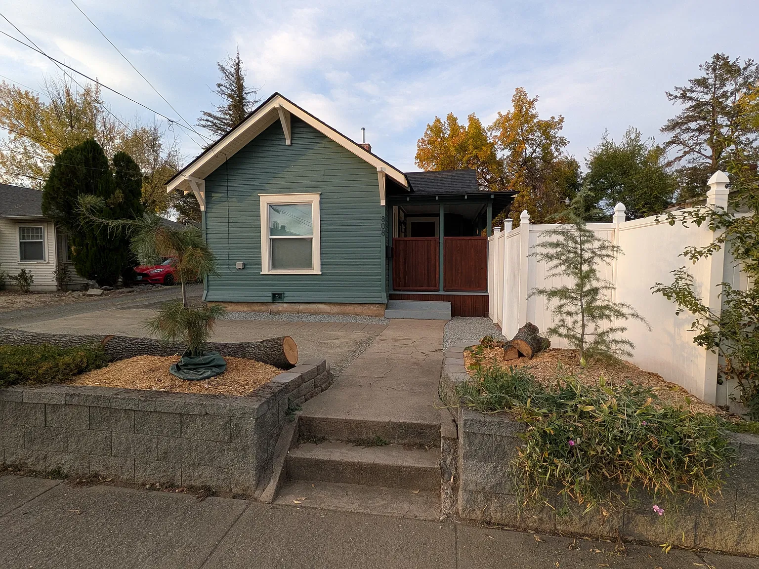 808 Dakota Ave — Photo 2