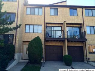 17 Amy Ct, Staten Island, NY 10314