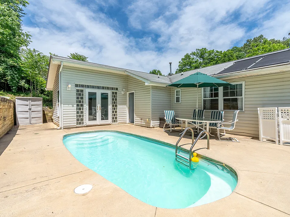 37 Hilldale Rd