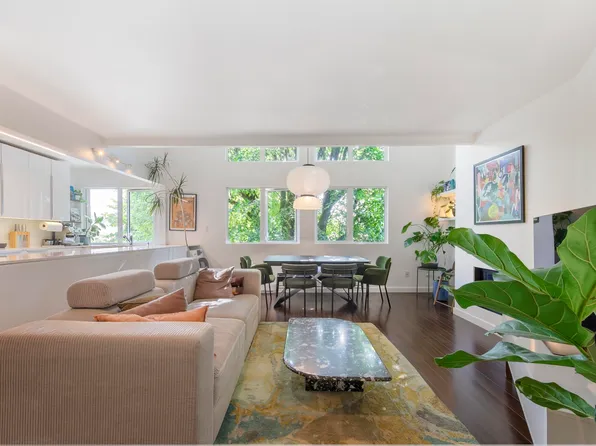 3465 Glen Dr Unit 201, Vancouver, BC V5V 4S5