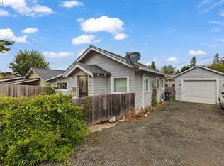 830 E 10th St, Coquille, OR 97423